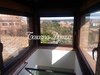Appartamento in Vendita a Siena, 690'000€, 165 m², arredato, con Box