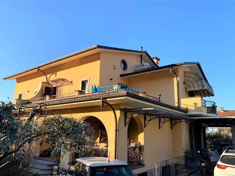 Villa bifamiliare in Vendita a Montignoso, zona Capanne, 780'000€, 350 m², arredato