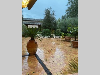 Casale in Vendita a Siena, zona Fogliano Grosso, 890'000€, 350 m²