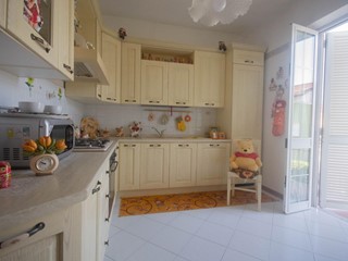 Appartamento in Vendita a Luni, zona Dogana, 260'000€, 120 m²
