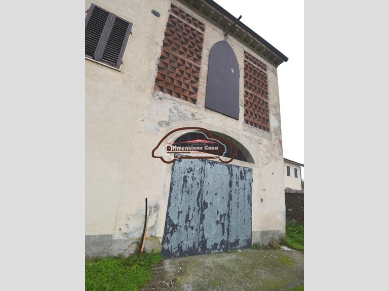 Casale in Vendita a Lucca, zona San Pietro a Vico, 49'000€, 130 m², con Box