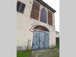 Casale in Vendita a Lucca, zona San Pietro a Vico, 49'000€, 130 m², con Box