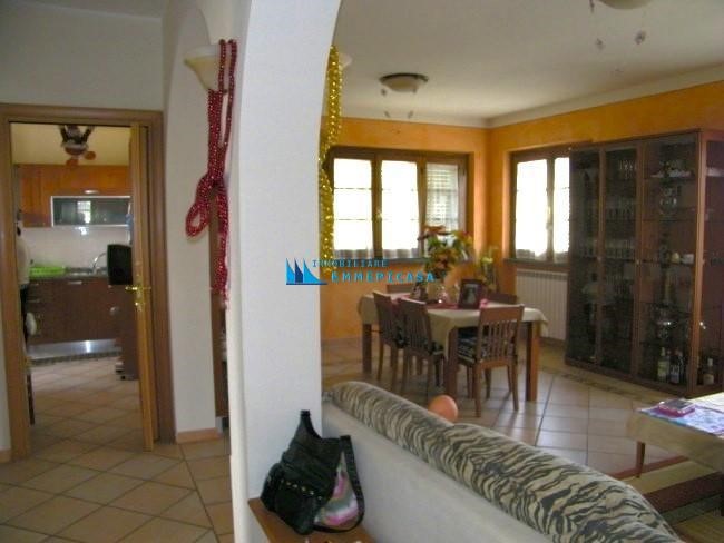 Appartamento in Vendita a Montignoso, zona Cinquale, 510'000€, 200 m², arredato