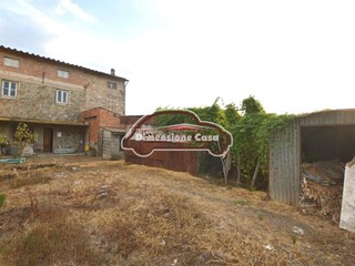 Casa Indipendente in Vendita a Capannori, 200'000€, 230 m²