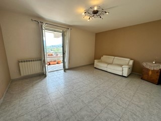 Appartamento in Vendita a Barcellona Pozzo di Gotto, 105'000€, 115 m²