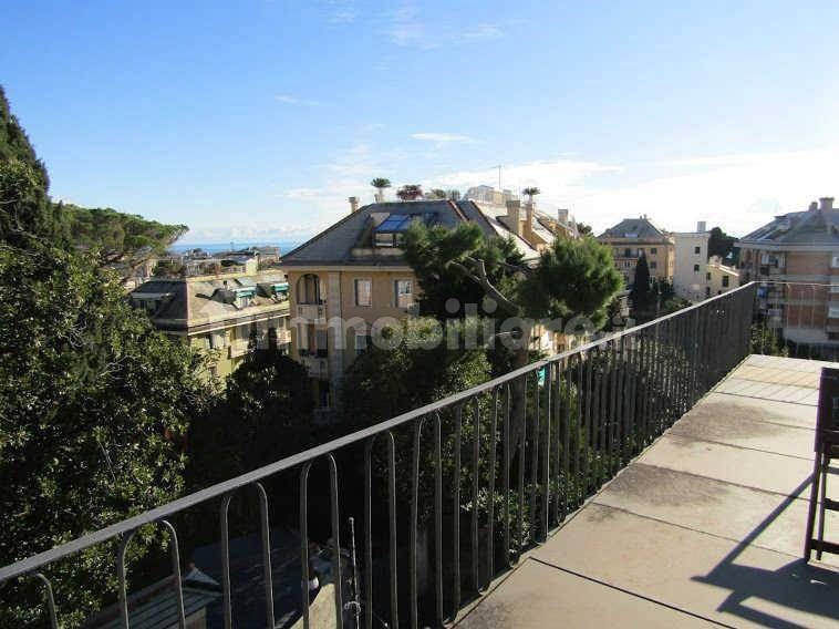 Appartamento in Vendita a Genova, zona Via Della Sirena, 900'000€, 239 m²