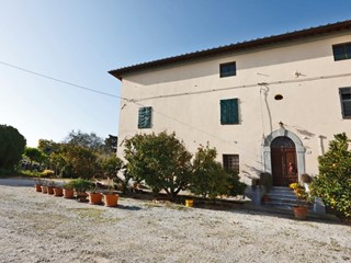 Casale in Vendita a Collesalvetti, 530'000&euro;, 500 m²