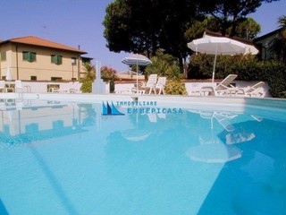 Villetta a schiera in Vendita a Montignoso, zona Cinquale, 650'000€, 180 m²