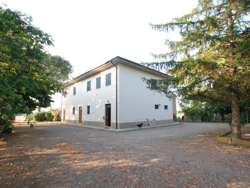 Casale in Vendita a Peccioli, zona Bianca(la), 420'000€, 400 m², con Box