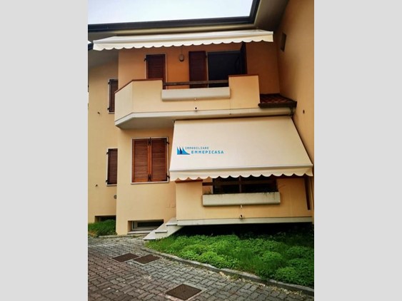 Villetta a schiera in Vendita a Massa, zona Marina di Massa, 315'000€, 120 m², arredato