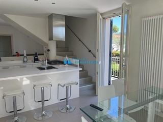 Casa Semi Indipendente in Vendita a Montignoso, zona Cinquale, 750'000€, 160 m², arredato