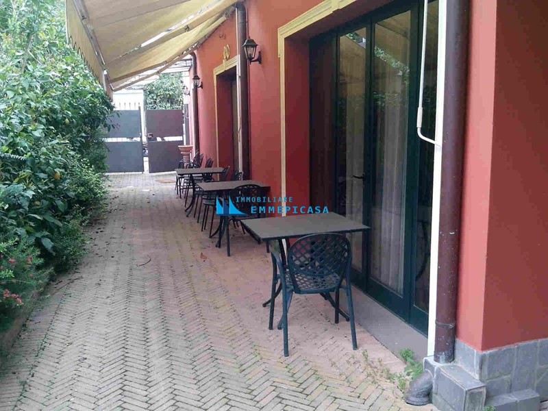 Attività commerciale in Vendita a Massa, 520'000€, 260 m²