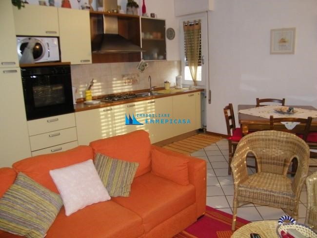 Trilocale in Vendita a Montignoso, zona Cinquale, 340'000€, 70 m², arredato