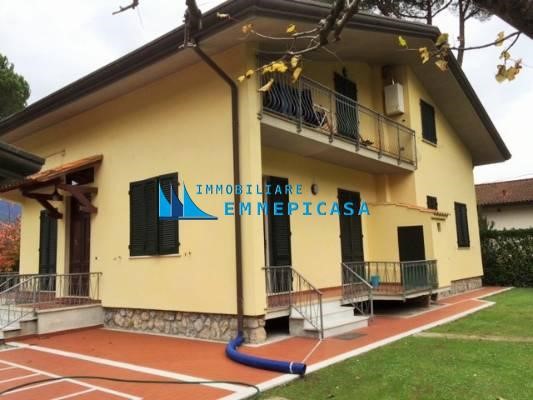Villa in Vendita a Massa, 1'200'000€, 200 m²