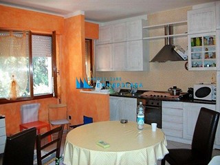 Trilocale in Vendita a Montignoso, zona Cinquale, 290'000€, 80 m², arredato