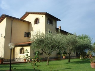 Villa in Vendita a Luni, zona Isola, 1'450'000€, 450 m², arredato, con Box