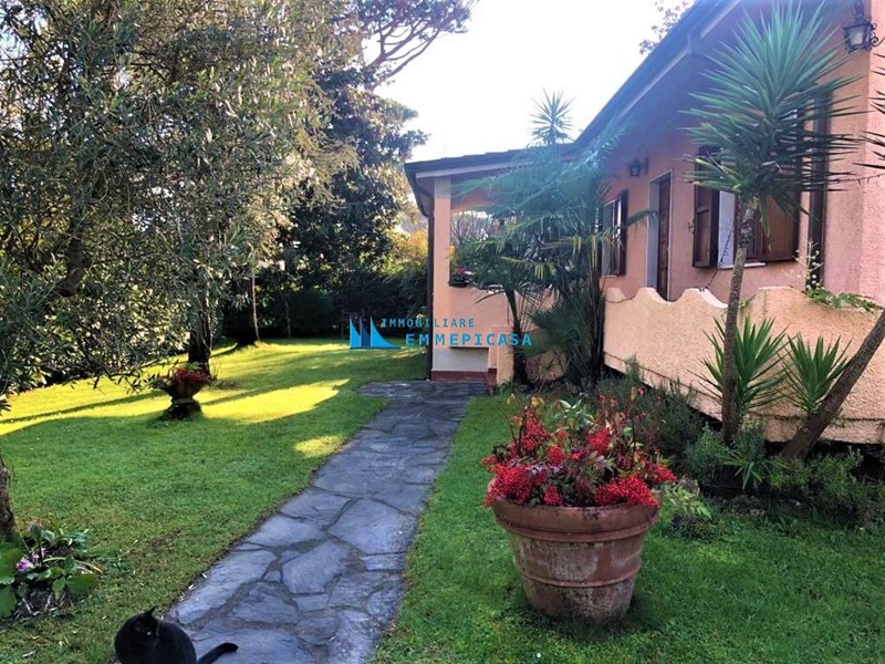 Villa in Vendita a Massa, zona Poveromo, 870'000€, 200 m², arredato
