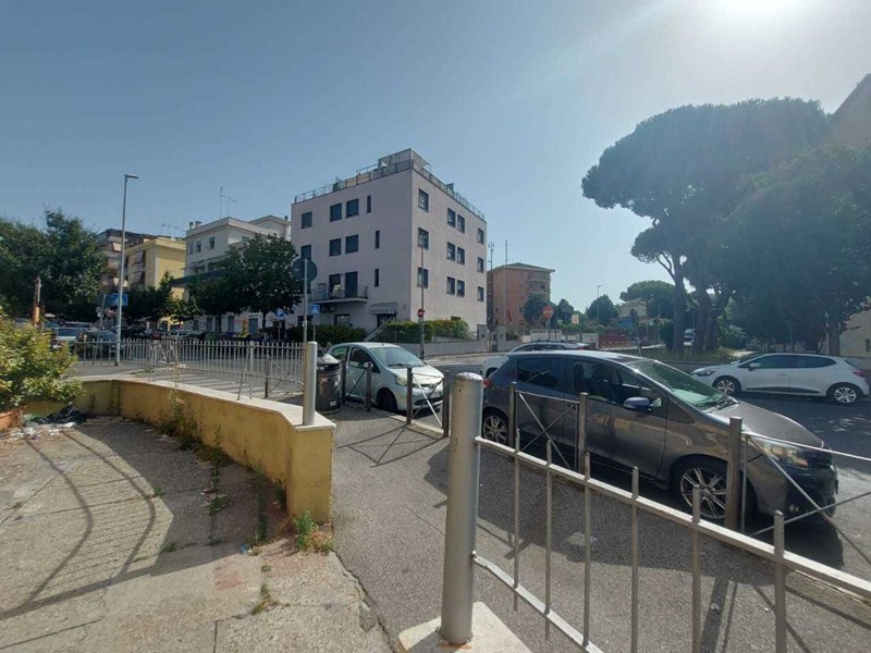 Immobile commerciale in Vendita a Roma, 148'000€, 80 m²