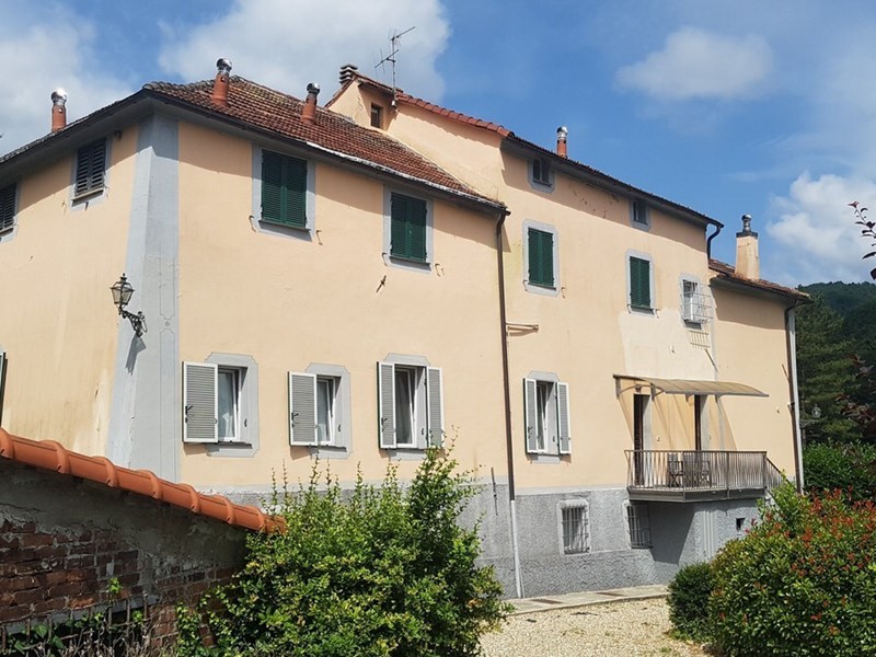 Villa in Vendita a Montoggio, 779'000€, 400 m², con Box