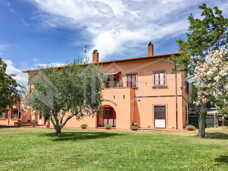 Attività commerciale in Vendita a Rosignano Marittimo, 2'800'000€, 919 m², arredato