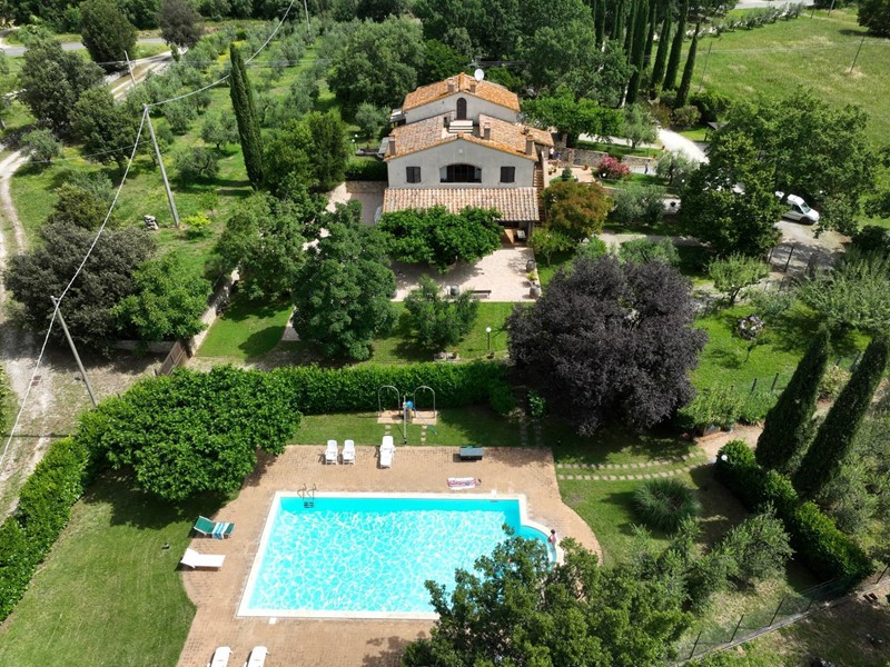 Rustico in Vendita a Amelia, 1'100'000€, 700 m²