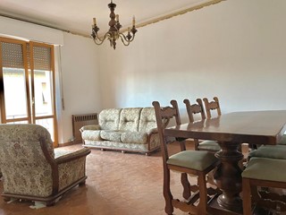 Appartamento in Vendita a Asciano, 170'000€, 120 m², arredato, con Box