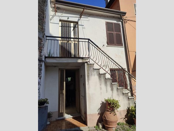 Casa Indipendente in Vendita a Luni, zona Casano, 90'000€, 50 m², arredato