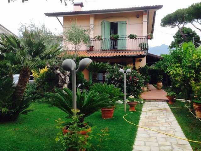 Villa in Vendita a Montignoso, zona Cinquale, 870'000€, 150 m², arredato