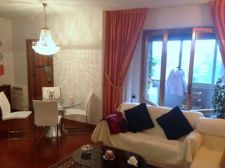 Appartamento in Vendita a Siena, zona Taverne D'arbia, 240'000€, 90 m², con Box