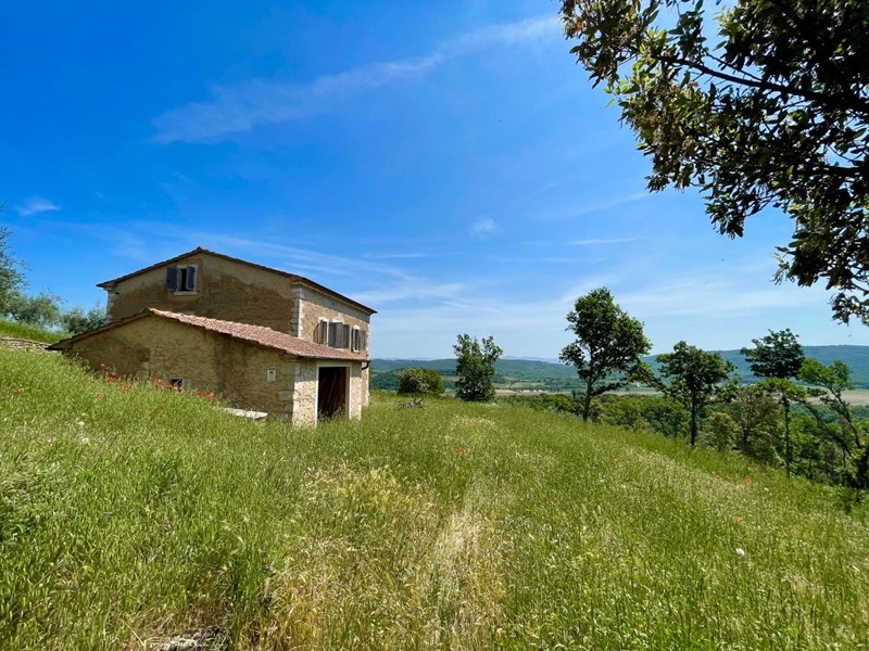 Casale in Vendita a Rapolano Terme, zona Serre di Rapolano, 500'000€, 240 m²