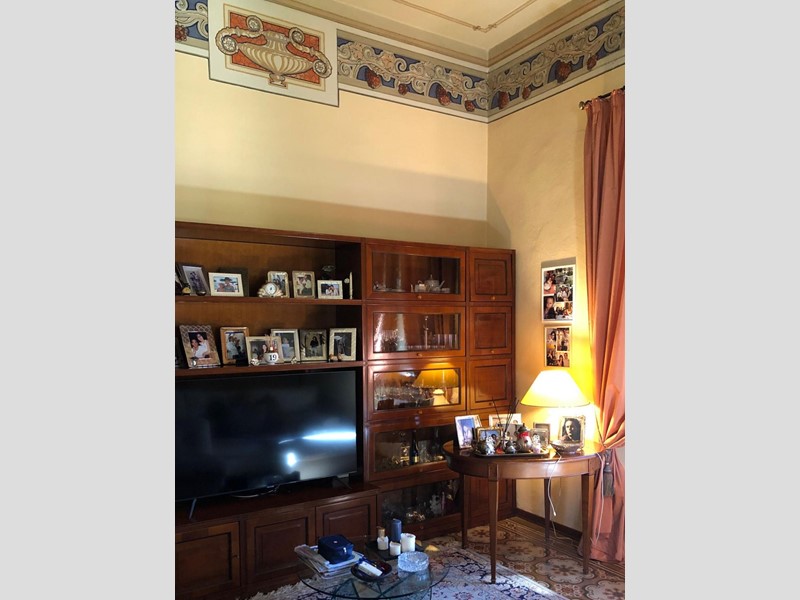 Casa Indipendente in Vendita a Vinci, 439'000€, 330 m², con Box