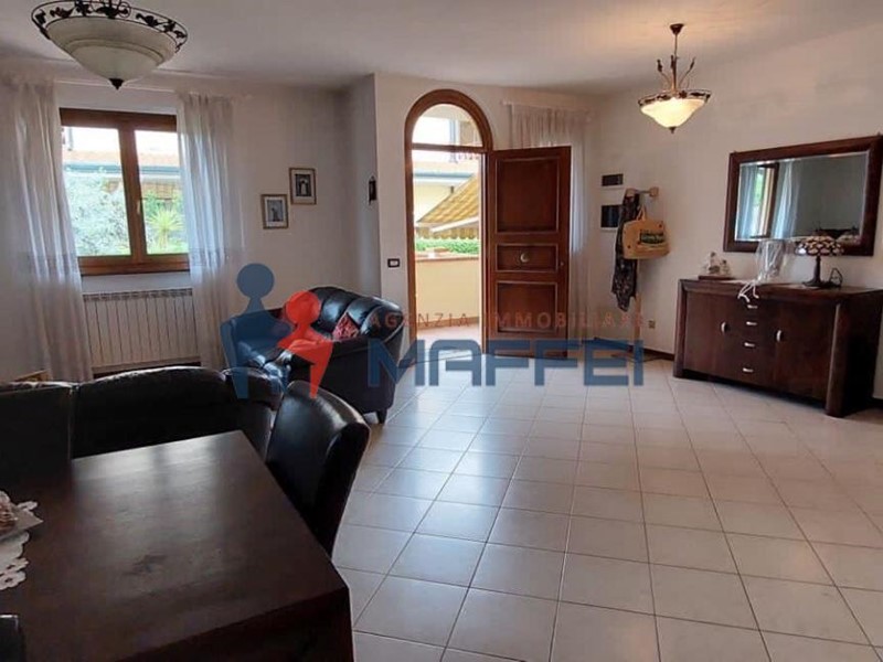 Villa bifamiliare in Vendita a Viareggio, 420'000€, 160 m², arredato