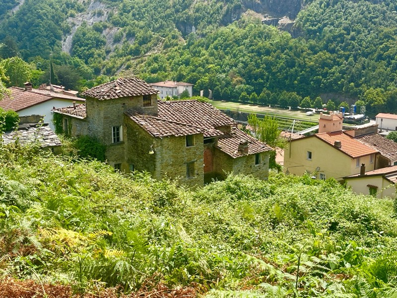 Casa Indipendente in Vendita a Seravezza, 250'000&euro;, 250 m²