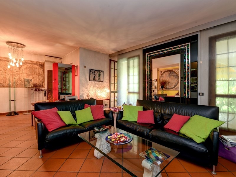 Casa Indipendente in Vendita a Sirmione, 1'400'000€, 400 m², arredato, con Box