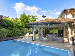 Casa Indipendente in Vendita a Lonato del Garda, 970'000&euro;, 320 m², arredato, con Box