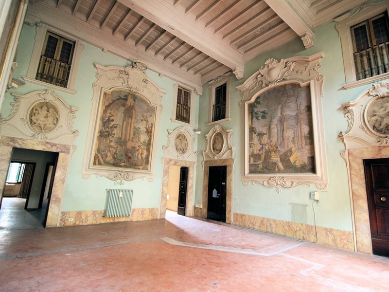 Appartamento in Vendita a Pistoia, zona Centro storico, 790'000€, 320 m²