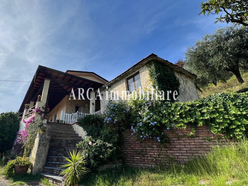 Casa di corte in Vendita a Pietrasanta, zona Strettoia, 450'000€, 120 m²