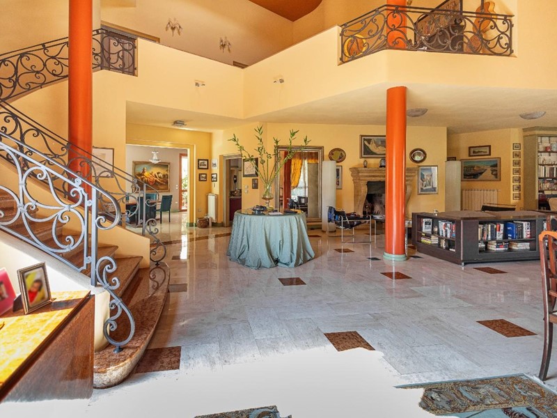 Villa in Vendita a San Miniato, zona Ponte a Egola, 900'000€, 650 m², con Box