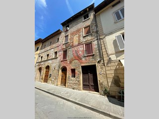 Casa Indipendente in Vendita a Colle di Val D'Elsa, 245'000&euro;, 260 m², arredato, con Box