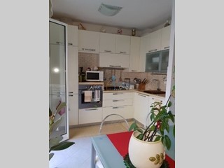 Quadrilocale in Vendita a Carrara, zona Nazzano, 225'000€, 90 m², arredato, con Box