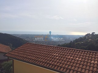 Casa Indipendente in Vendita a Montignoso, zona Serra, 340'000€, 200 m²