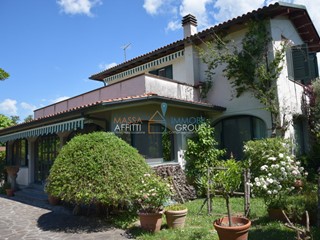 Casa Semi Indipendente in Vendita a Montignoso, 140 m²