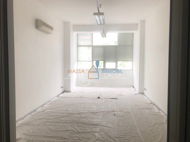 Ufficio in Affitto a Massa, 4'500€, 764 m²