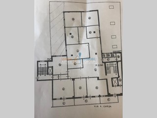 Ufficio in Affitto a Massa, 2'800€, 500 m²