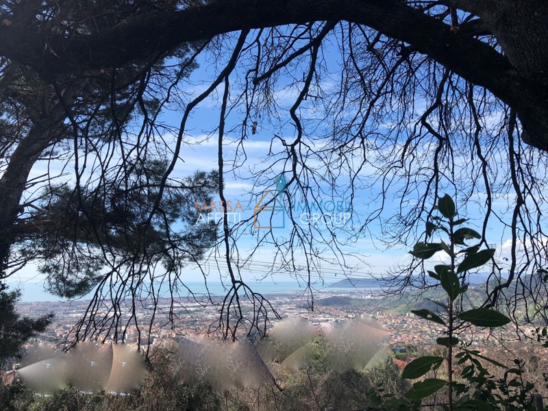 Casa Indipendente in Vendita a Massa, 320'000€, 130 m², con Box