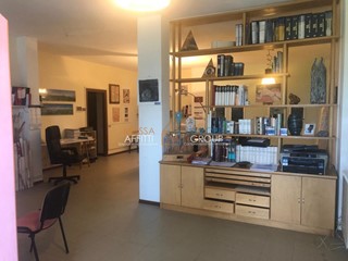 Immobile commerciale in Vendita a Massa, 105'000&euro;, 84 m²