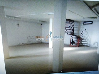 Capannone in Vendita a Carrara, zona Bonascola, 60'000€, 170 m²