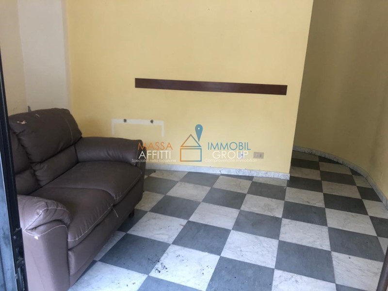 Immobile commerciale in Affitto a Montignoso, 350€, 20 m²