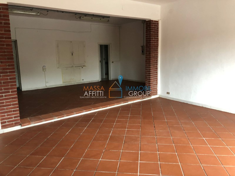 Immobile commerciale in Vendita a Massa, zona Marina Di Massa, 250'000&euro;, 120 m²