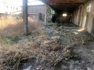 Capannone in Vendita a Carrara, 300'000€, 400 m²